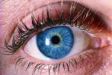 Problemas de visão com olhos claros