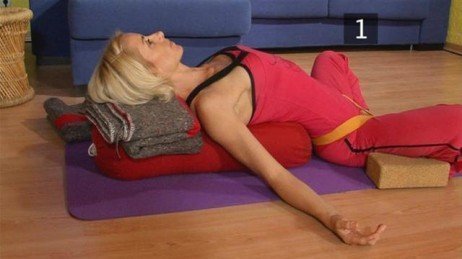 Posições de Yoga para cólicas menstruais Menos dores e mais qualidade de vida