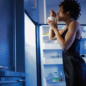 Cuidados com comer demais durante a noite