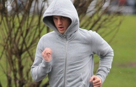 Correr com blusa de frio faz emagrecer mais rápido?
