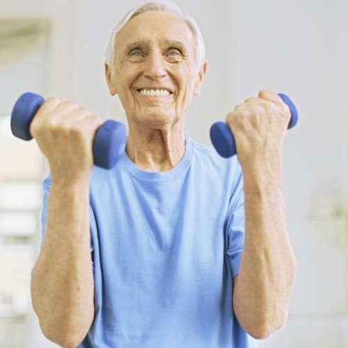 Usar pesos durante os exercícios físicos para idosos