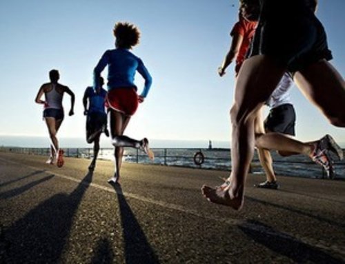 Correr descalço faz bem?
