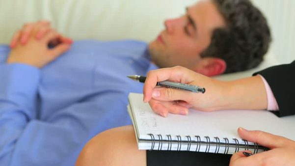 Diferentes funções de profissionais de saúde mental