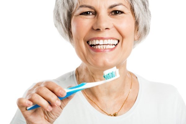 Cuidados que idosos devem tomar com os dentes