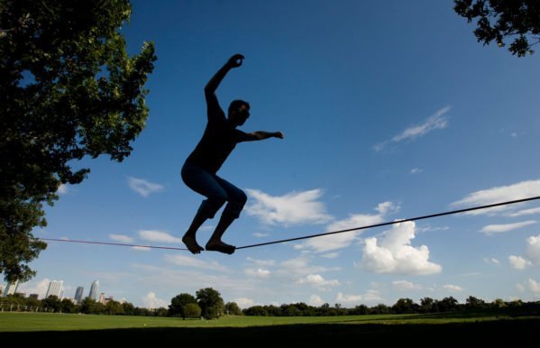 Como praticar o slackline