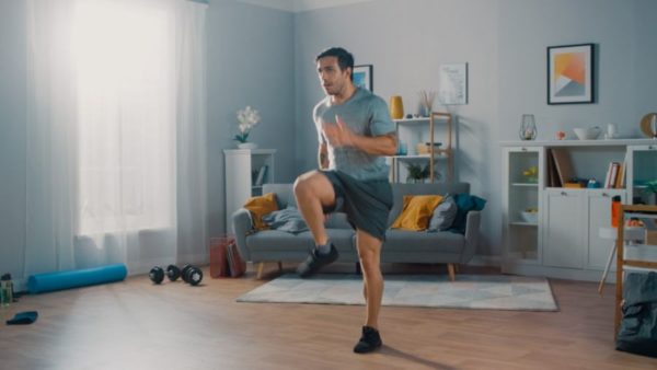 Fazendo exercícios em casa